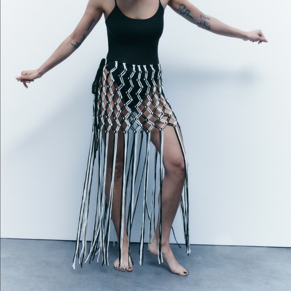 Zara Fringe Coverup/Sarong - Picture 1 of 2